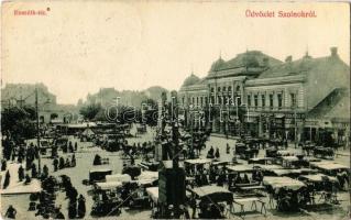 1911 Szolnok, Kossuth tér, piaci árusok, Rosenzveig, Kenéz, Fehér Adolf, Koppán György üzlete, villanyoszlop (EK)