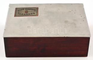 Első Magyar Általános Biztosító Társaság fa doboz, fém tetővel, belül az alapítást bemutató nyomtatott képpel, 12×9×4 cm