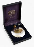 Grants of Dalvey modern kvarc utazóóra eredeti dobozában. d: 7 cm. Elemmel