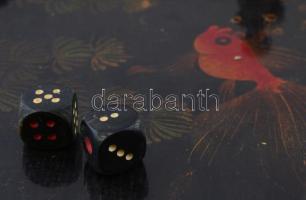 XX sz. eleje: Sakk és dáma készlet. Nagy méretű, kézzel festett, lakkozott fa, hal és vízi motívumok...