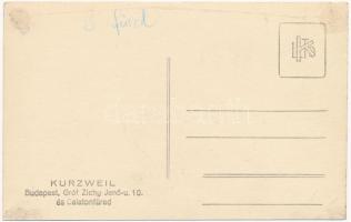 Balatonfüred, Yacht Club műhelye, hajó javítás alatt szerelőkkel. Kurzweil photo (ragasztónyom / glu...