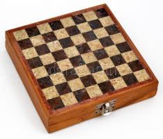 Egyedi készítésű kis uti sakk készlet csont bábukkal 16x17 cm