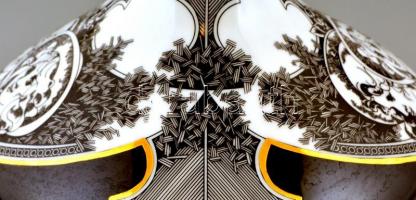 Hollóházi Jurcsák nagy méretű porcelán váza, m:25 cm, d: 23 cm