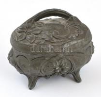 Spiáter ékszeres dobozka, selyem béléssel 11x9 cm