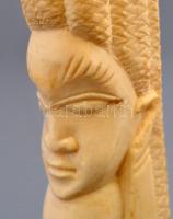 Istenfejes faragott csont váza. fa talapzaton 19 cm