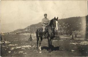 1916 Osztrák-magyar lovas katona az olasz fronton Dél-Tirolban / WWI Austro-Hungarian K.u.K. military, cavalryman on the Italian front in Südtirol (South Tyrol). photo (gyűrődés / crease)