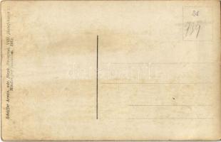 Osztrák-magyar katonák a Nap újsággal. Schäffer Armin felvétele / Austro-Hungarian (k..u.k.) militar...