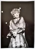 Galambos Erzsi (1931-) színésznő egyik szerepében, fotó, 29,5×21 cm
