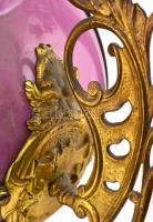 XIX. sz vége: Nagy méretű neobarokk gyertyatartó pár és kandallóóra szett. Festett porcelán, egy rep...