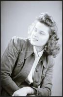 cca 1940 Dr. Csörgeő Tibor (1896-1968) budapesti fotóművész hagyatékából, 3 db vintage negatív Karády Katalin színésznőről, 3,5×3 cm
