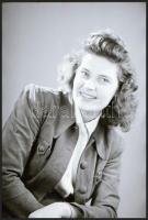 cca 1940 Dr. Csörgeő Tibor (1896-1968) budapesti fotóművész hagyatékából, 3 db vintage negatív Karád...