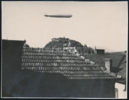 cca 1932 Zeppelin Magyarország felett, 4 db vintage fotó, 5,7x7 cm és 8,6x11,4 cm között