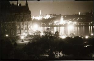 Budapest éjjel, különböző időpontokban készült felvételek, 3 db vintage fotó és 6 db vintage negatív...