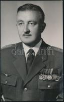 cca 1960-1970 Magyar rendőrség tisztjének (alezredes?) fotója, számos kitüntetéssel, 13x8 cm