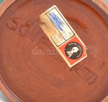 Sövegjártó Mária (1942-): Fém fedeles sörös korsó, kupa, jelzett. 22 cm + egy üveg-ón korsó