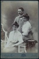 1906 Kassa, Skalnik és Fia fényképészeti műtermében készült vintage fotó, évszám a hidegpecsétben feltüntetve, 16,3x10,8 cm