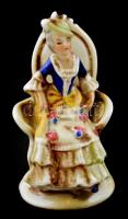 Alt Wien jelzésű figura. Dáma, trónon. Kézzel festett, jelzett, hibátlan. 7 cm