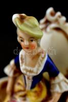 Alt Wien jelzésű figura. Dáma, trónon. Kézzel festett, jelzett, hibátlan. 7 cm