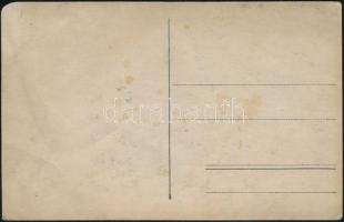 cca 1914-1918 Katonatiszt, kitüntetésekkel, az ölében a gyermekével, fotólap, 14x8,5 cm