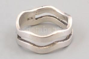 Ezüst(Ag) hullámos gyűrű, jelzett, méret: 51, nettó: 4 g