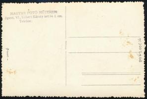 cca 1920-1940 Rendőrtisztviselő portréja a Horthy-korszakból, kitüntetésekkel (ezüst érdemkereszt, p...