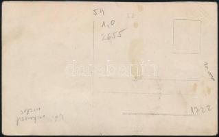 cca 1914-1918 Nővérek és egy katona fotója, az egyik nővér kabátján a női vaskereszt szalagjával, fo...