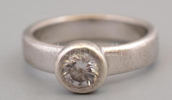 Ezüst(Ag) szoliter köves gyűrű, jelzett, méret: 56, nettó: 5,4 g