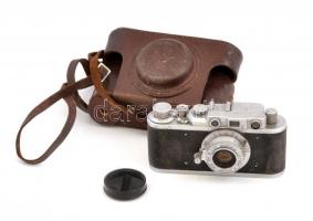 cca 1950 Zorkij-1C távmérős fényképezőgép, eredeti bőr tokjában, működőképes állapotban Industar22 objektívvel / Vintage Russian rangefinder camera, with original leather case, in working condition