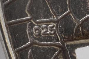 Ezüst(Ag) figaro nyaklánc, gyöngyház díszítésű medállal, jelzett, h: 44 cm, 2,7×1,8 cm, bruttó: 7 g