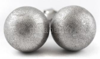 Ezüst(Ag) golyós fülbevalópár, jelzett, d: 1 cm, nettó: 2,4 g
