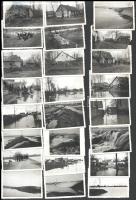 1941 Apostag, árvízi képek, megrongálódott épületek, gátszakadás, katonák, kubikosok, 24 db fotó, közte sérült, 6×8,5 cm