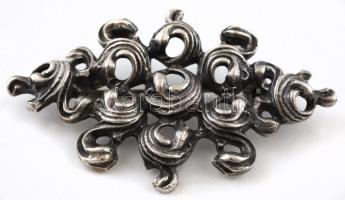 Ezüst(Ag) bross, fém tűvel, jelzett, 5,5×3,5 cm, nettó: 12,4 g