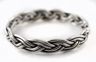 Ezüst(Ag) fonott gyűrű, jelzett, méret: 56, nettó: 1,2 g