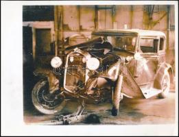 2 db régi automobil roncsa, 2 db modern előhívás, 21,5×27,5 cm