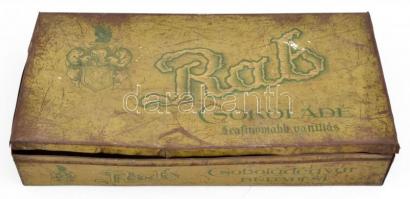 Régi Rab csokoládé fém doboz nyitható fedéllel, felirattal és logóval a tetején és az oldalain. Sérült, rozsdás, horpadt, 6×20×39 cm