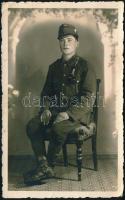 cca 1930-1940 Gernyeszeg, Litz Dániel hegyi/határvadász, sapkajelvénnyel, tüzérbojttal, 13x8 cm