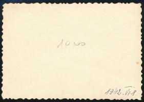 1942 Üzlet belső tere és dolgozói, fotó, 6×8 cm