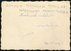 1945 Budapest, Kőbánya, Kammer Testvérek Textilipar Rt. épülete emberekkel, fotó, 6×9 cm