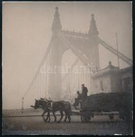 cca 1930 Budapest, Erzsébet híd ködben, fotó, 7,5×7,5 cm