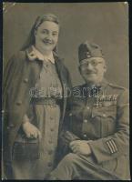 cca 1920-1940 Tábori lelkész kitüntetésekkel, és mellette nővérrel, sarkán törésnyommal, 10x7 cm. Ritka!