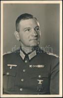 cca 1939-1944 Wehrmacht katonatiszt portréfotója, kitüntetésekkel (vaskereszt) , szalagsávokkal, 13x8 cm