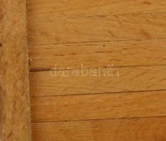 Régi kopott fa tolltartó kihúzható fakkal, 6 db használt ceruzával. ebből 5 db Faber logóval, 2 db r...