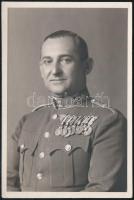 cca 1920-1940 Pandurfi Kornél lovassági alezredes fotója, kitüntetésekkel, 10x6 cm