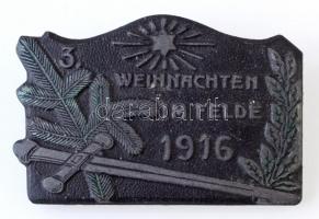 Osztrák-Magyar Monarchia 1916. 3. karácsony a harcmezőn Zn sapkajelvény hátoldalon K.U.K. KRIEGSFÜRSORGEAMT felirattal és WINTER & ADLER A G WIEN gyártói jelzéssel T:2 Austro-Hungarian Monarchy 1916. 3. WEICHNACHTEN IM FELDE (3rd Christmas on the Battlefield) Zn cap badge with K.U.K. KRIEGSFÜRSORGEAMT inscription and makers mark WINTER & ADLER A G WIEN on the back C:XF