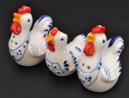 Nagy, vegyes porcelán és üveg tétel: porcelán fűszer és tojástartó, csészék, aljjal, jelzett kínai t...