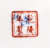 Nagy, vegyes porcelán és üveg tétel: porcelán fűszer és tojástartó, csészék, aljjal, jelzett kínai t...