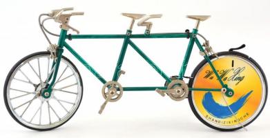 1 db Tandem bicikli alakú öngyújtó, m: 12 cm, h: 27 cm, működik