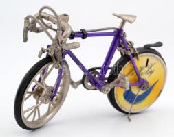 1 db bicikli alakú öngyújtó, m: 10 cm, h: 13 cm, nem kipróbált