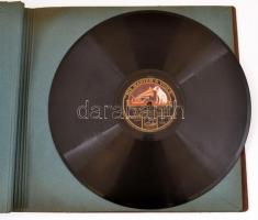 15 db gramofon lemez két tartóban. HMV