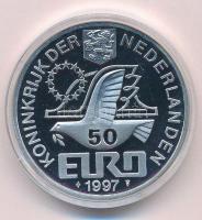 Hollandia 1997. 50E Ag "Johan van Oldenbarnevelt" tanúsítvánnyal, díszdobozban T:PP
Nethe...